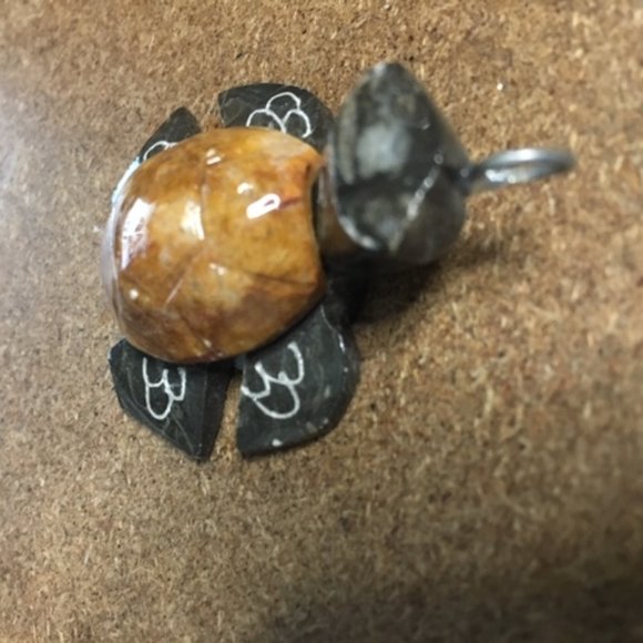 NEW Sea Turtle Polished Marble Stone Figurine Pendant Hand Crafted 1.75" - Picture 11 of 12